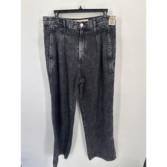 AMO NWT Marcella Pleated Wide Leg Jean in Frosty Black // 31 - Picture 4 of 16